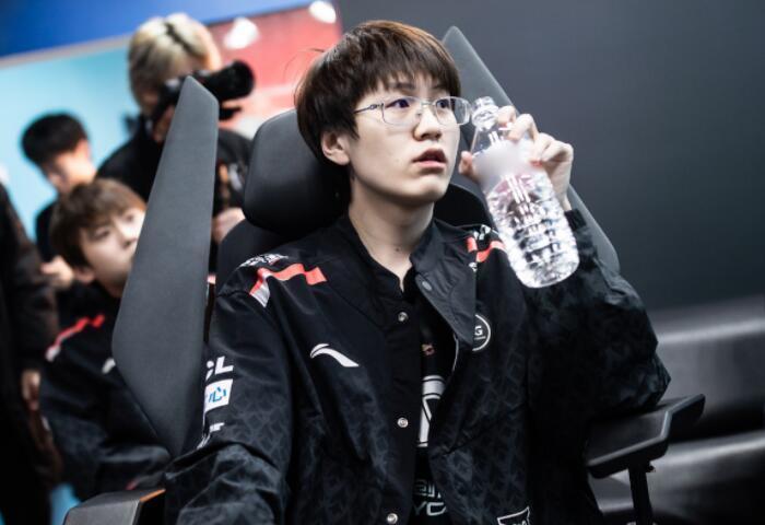 两队风格交 两队风格交